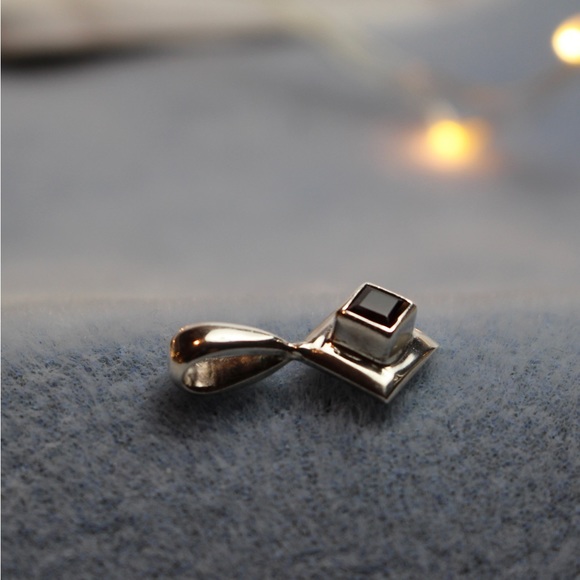 Garnet and silver pendant - Picture 11 of 11